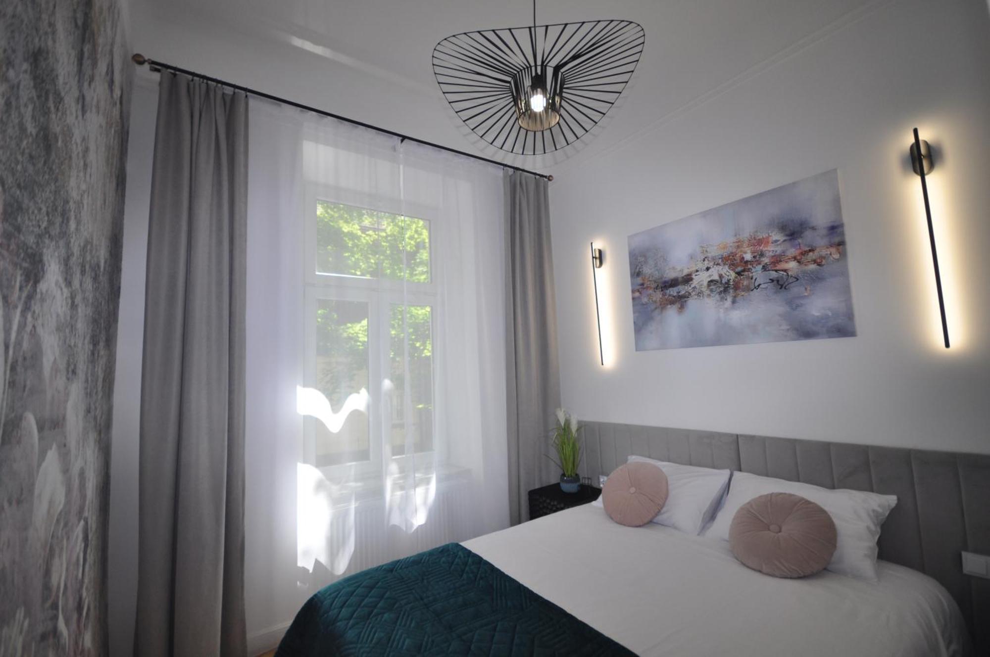 Wesola Station - Old Town By Joapart - Free Parking Krakow Ngoại thất bức ảnh